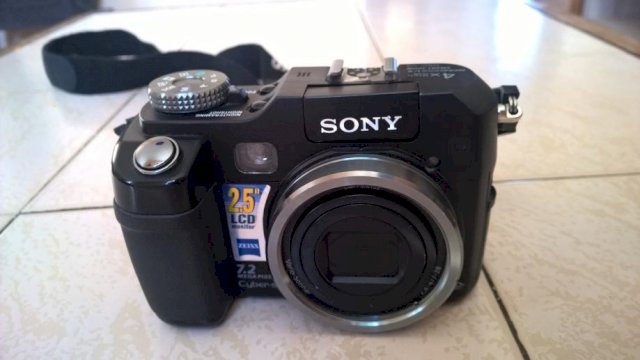 Sony Cyber-shot DSC-V3